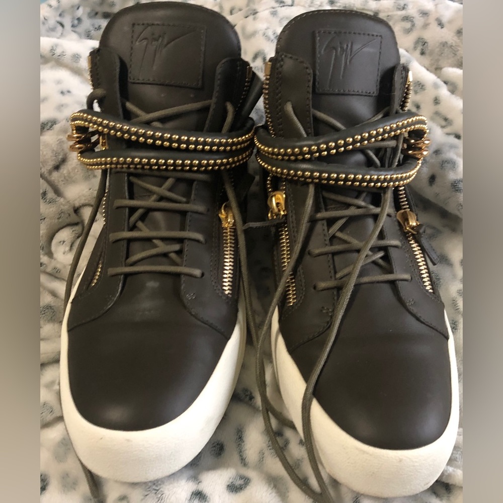 Men’s Gis worn once great condition size 13 is